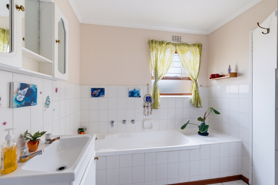 3 Bedroom Property for Sale in Edgemead Western Cape